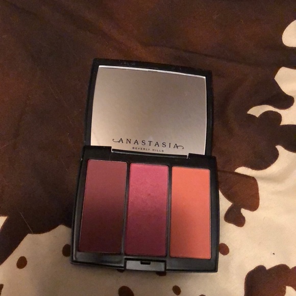 Blush Trio - Picture 2 of 3